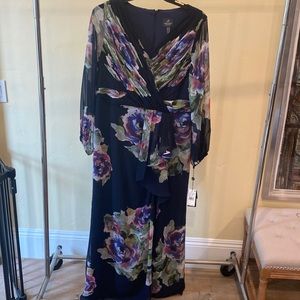 NBW Adrianna Papell beautiful blue floral print dress. Size 18W